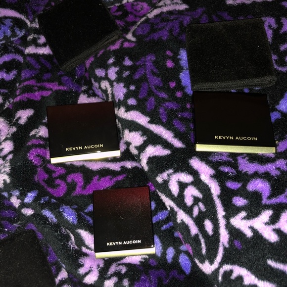 Bundle of Kevyn Aucoin Eyeshadows and Blush - Picture 5 of 9